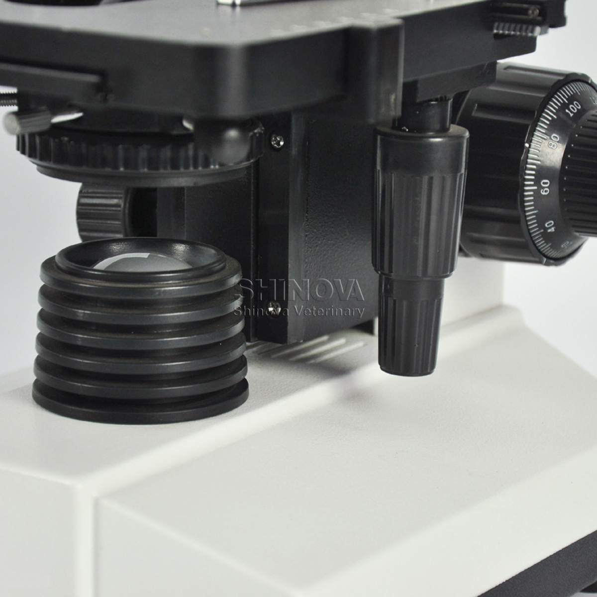 Microscópio biológico